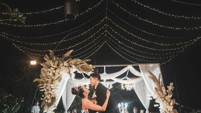 Momen Pernikahan Natasha Ratulangi, Pesinetron yang Raih IPK Sempurna. (Sumber: Instagram/natasharatulangi)