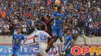 Duel PSIS Semarang versus PSPS Pekanbaru berakhir tanpa gol. (Bola.com/Robby Firly)