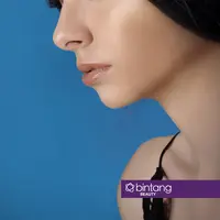 Nude/pastel merupakan pilihan warna lipstik yang cocok untuk bibir pada makeup natural. (Foto: Bambang E. Ros/Bintang.com, Digital Imaging: Muhammad Iqbal Nurfajri/Bintang.com, Stylish: Indah Wulansari/Bintang.com, Makeup: @rezyandriati, Model: Monika).