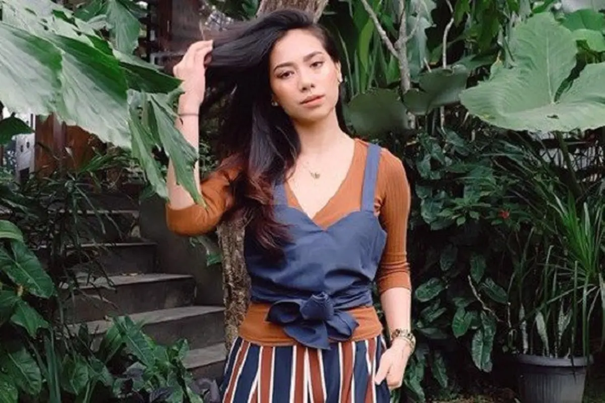 [Bintang] Disebut Vlogger Paling Populer, Cantiknya Abel Cantika dengan Makeup yang Flawless