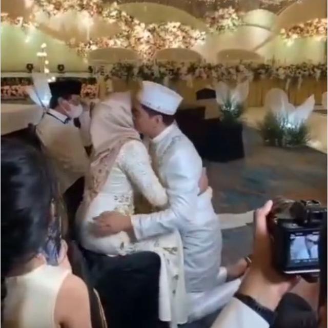 6 Momen Sungkeman Ifan Seventeen dan Citra Monica dengan Orang Tua Dylan Sahara