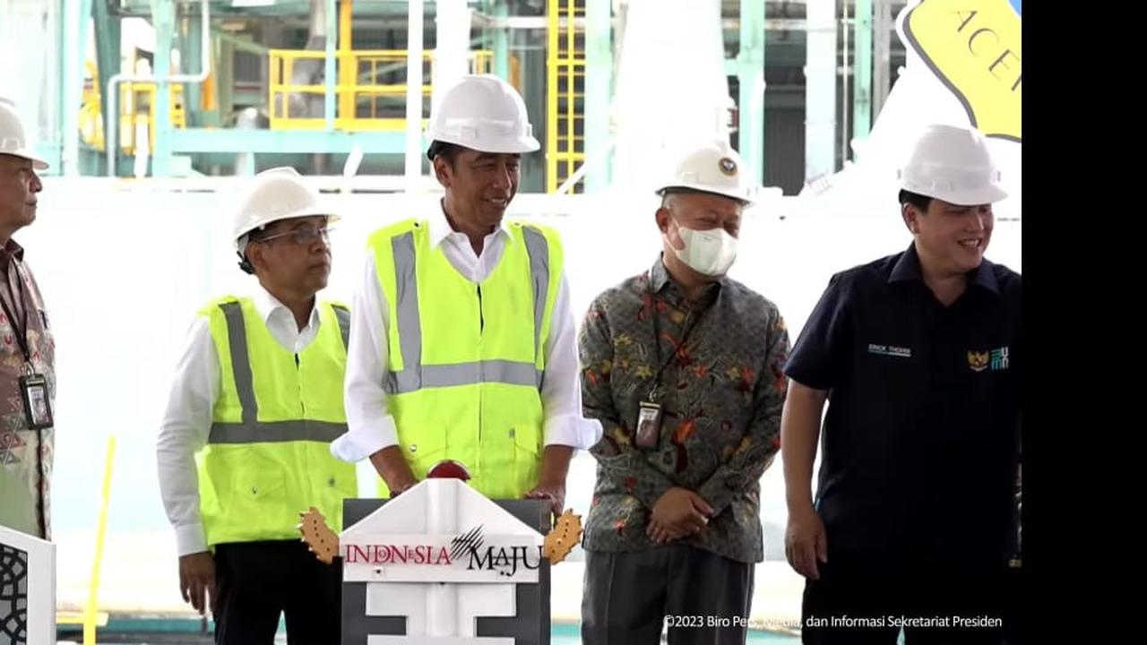 Presiden Joko Widodo atau Jokowi meresmikan pabrik pupuk PT Pupuk Iskandar Muda (PIM) di Provinsi Aceh, Jumat (10/2/2023).