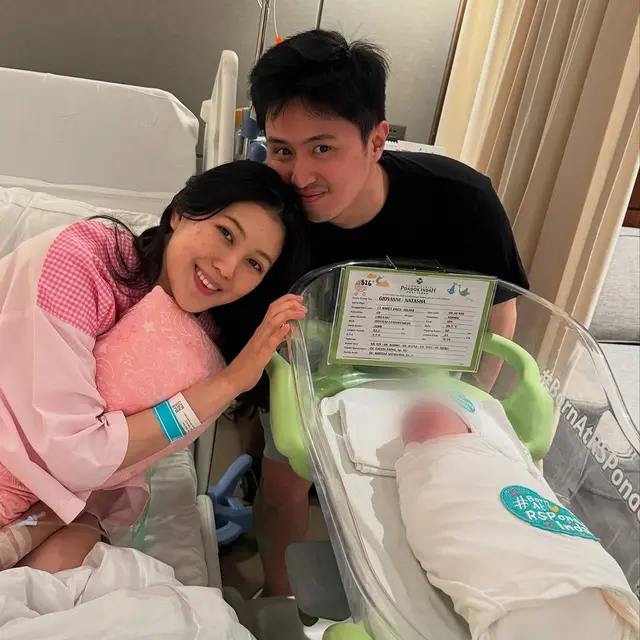 6 Potret Gio MasterChef Dampingi Istri Melahirkan, Clairine Clay Datang Menjenguk