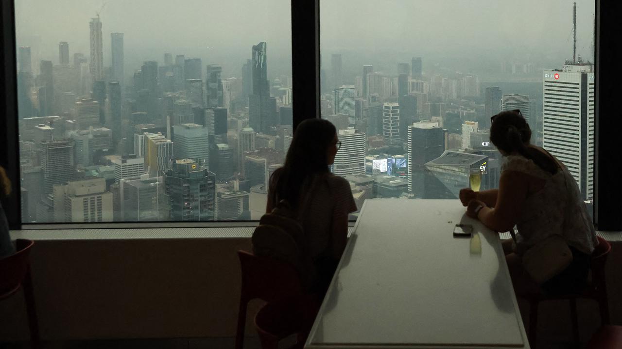 Ngerinya Langit Kota Toronto Berubah Kekuningan akibat Asap Kebakaran Hutan