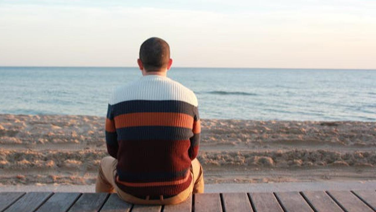 Contrast Loneliness: Ketika Interaksi Sosial Justru Memperkuat Kesepian