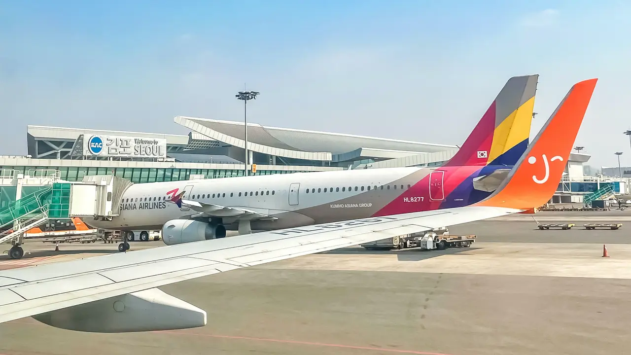 Asiana Setop Jual Kursi Imbas Insiden Penumpang Buka Pintu Darurat Saat Pesawat Masih Mengudara