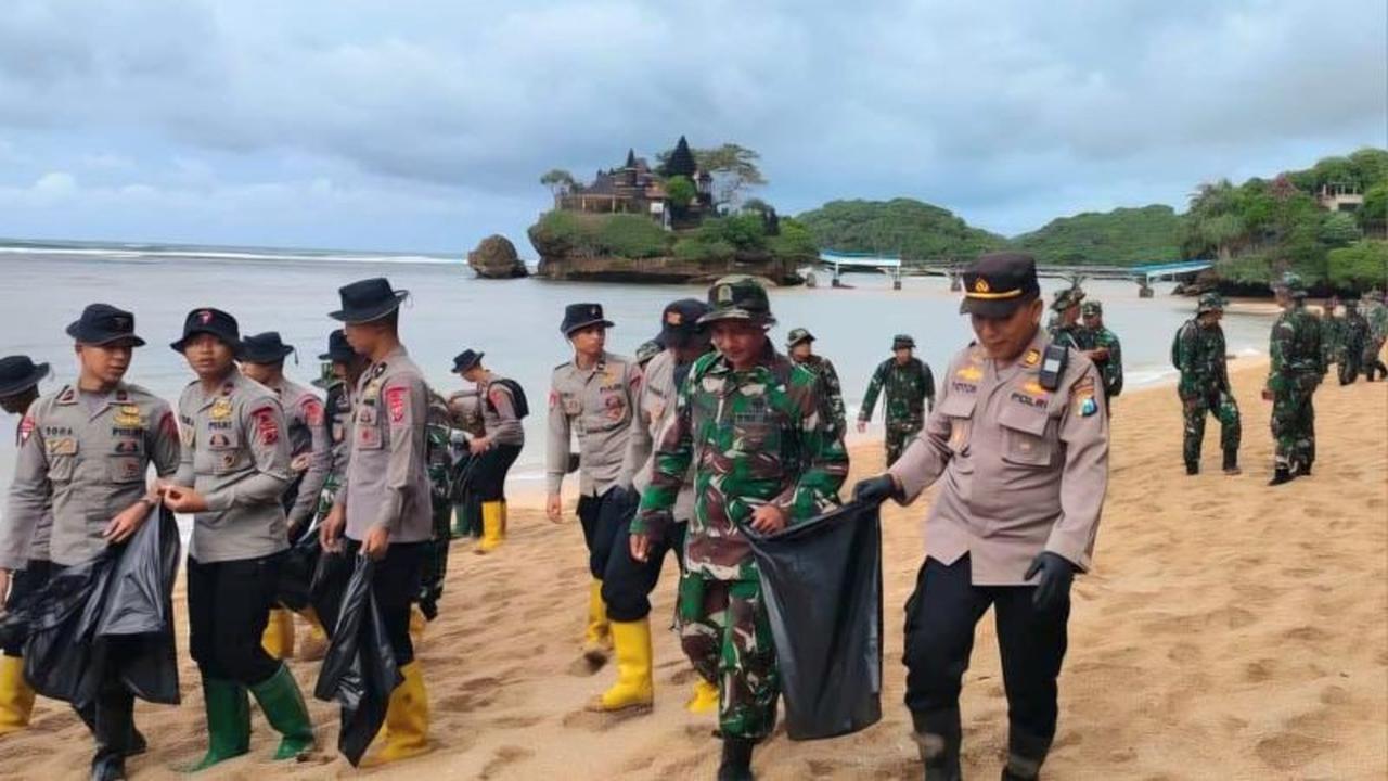 Polres Malang Bersama TNI-Pemda Bersih-bersih Balekambang, Wujudkan Wisata ASRI