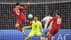 Gelandang Swiss, Ruben Vargas (kiri) mencetak gol melewati kiper Israel Omri Glazer dan Miguel Vitor di matchday kedua Grup I Kualifikasi Piala Eropa 2024 di Stade de Geneve, di Jenewa, Swiss, Rabu, 29 Maret 2023. (Salvatore Di Nolfi/Keystone via AP)