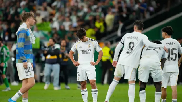Ekspresi skuad Real Madrid usai ditahan imbang Real Betis di laga pekan ke-32 Liga Spanyol 2025/2026 di Estadio de la Cartuja, Sabtu (25/04/2026) dini hari WIB.