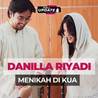 Penyanyi Danilla Riyadi akhirnya mengungkap kabar bahagia! Ia telah resmi menikah dengan Agus Warman dalam upacara sederhana di KUA. Simak di video berikut! #fimelaupdate #fimelahariini #fmlmmd