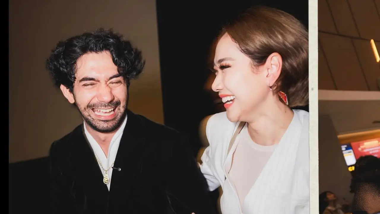 6 Potret BCL di Premiere Film Pangku, Beri Dukungan Debut Sutradara Reza Rahadian