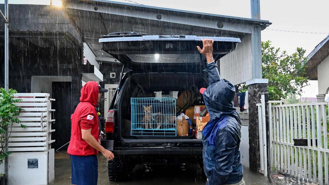 FOTO: Siklon Tropis Senyar Picu Hujan Ekstrem, Sejumlah Wilayah Aceh Mulai Terendam Banjir