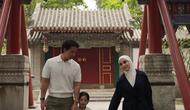Liburan ke China bareng keluarga, Nikita Willy pun membagikan beberapa ootdnya. Nikita mengenakan atasan hitam lengan panjang dipadukan kerudung putih serasi dengan celana panjangnya. [@nikitawillyofficial94]