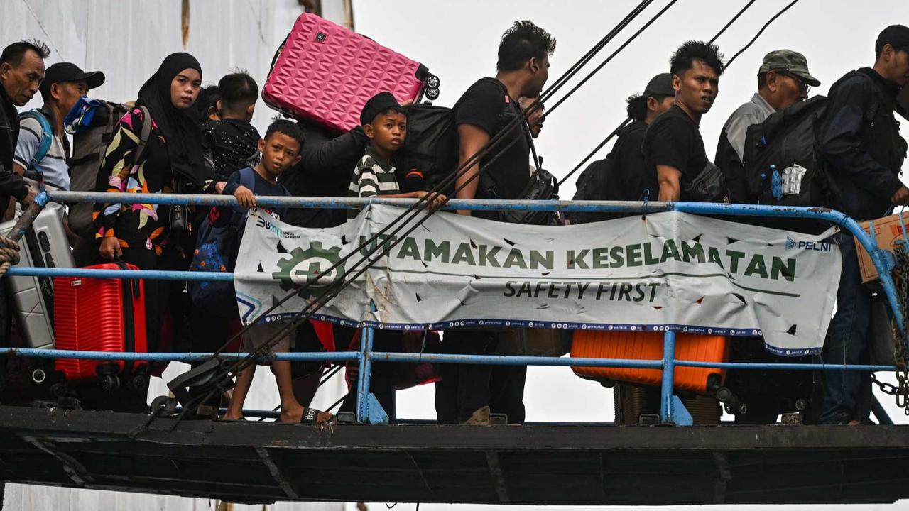 FOTO: Jelang Lebaran 2025, Puluhan Ribu Pemudik Tiba di Surabaya via Pelabuhan Tanjung Perak