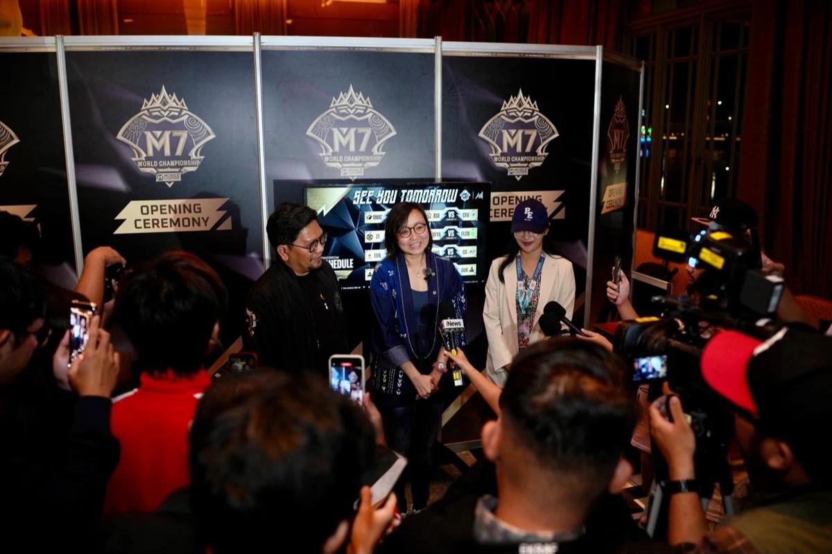 Wakil Menteri Ekonomi Kreatif, Irene Umar, menghadiri pembukaan M7 World Championship 2026 di Jembatan Kota Intan, PIK 2