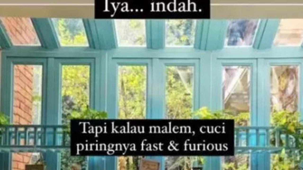 5 Potret Dapur Estetik Dian Sastro, Area Cuci Piring Bikin Deg-degan & Meja Makan dengan Vitamin D Langsung dari Tuhan