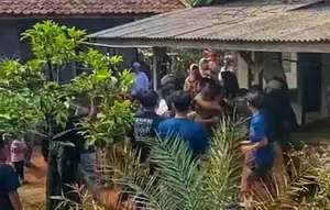 Diduga Cabuli Murid, Guru di Sukabumi Digeruduk dan Diusir dari Kampung