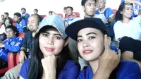 Fans Cantik Persib "Mendua" Lihat Penampilan Evan Dimas