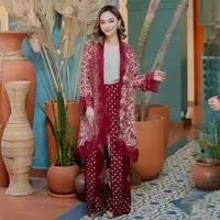 Kinnas Batik hadirkan desain modern yang elegan.