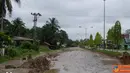 Citzien6, Jambi: Jalan lintas Jambi yang rusak juga terdapat gundukan pasir dan bebatuan, layaknya arena motor cross. (Pengirim: Ferari Gian)
