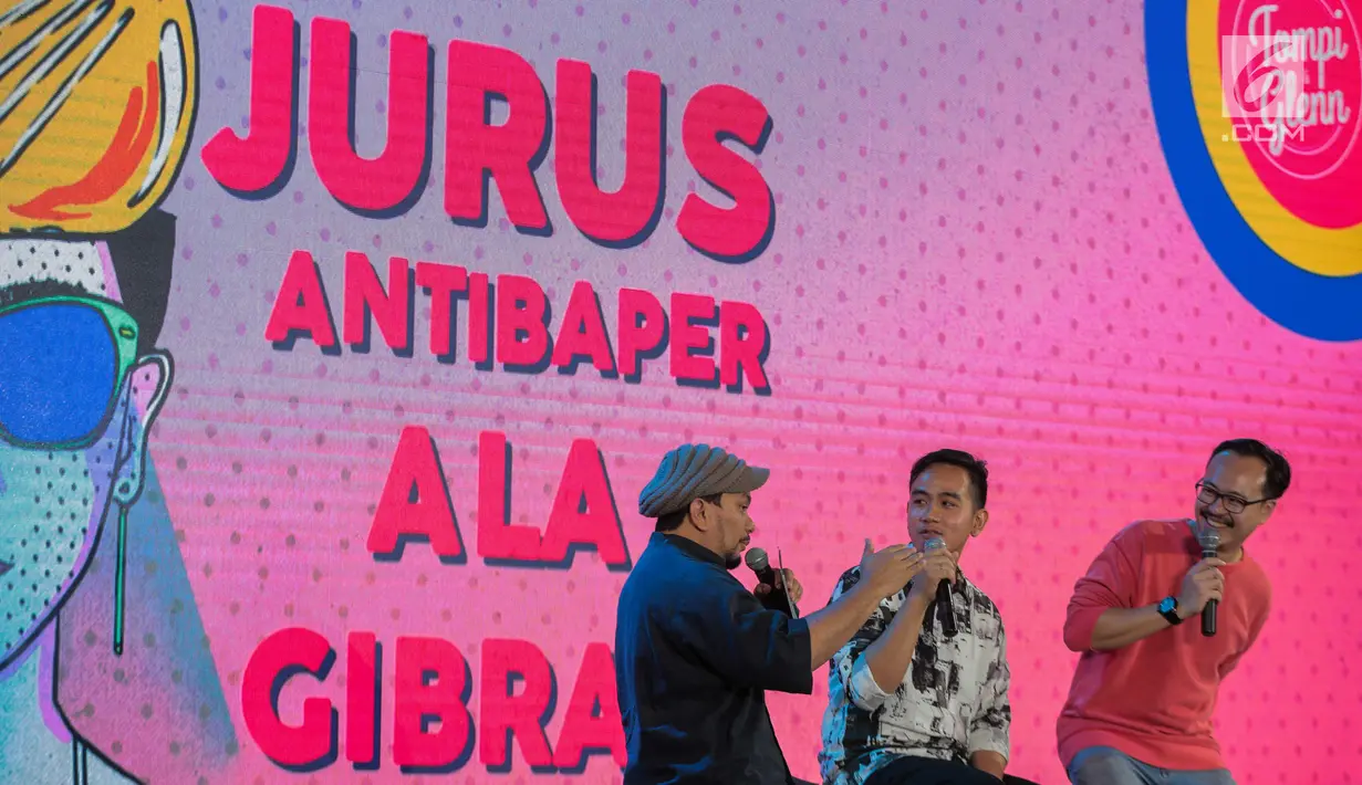 Putra Presiden Joko Widodo atau Jokowi, Gibran Rakabuming Raka (tengah) saat menjadi nara sumber dalam acara Playfest 2019 di Parkir Selatan Gelora Bung Karno, Jakarta, Minggu (25/8/2019). Playfest 2019 digelar pada 24-25 Agustus 2019. (Liputan6.com/Faizal Fanani)