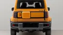 Frontal belakang yang lebih terlihat seperti sebuah Jeep Wrangler dengan lampu vertikal di bagian atas. Jika mengintip ke bagian kolong mobil, Yep EV menggunakan penggerak belakang dengan mekanisme gardan belakang solid axle. Konfigurasi tersebut sama seperti yang dimiliki Wuling Air EV. (Source: carnewschina.com)