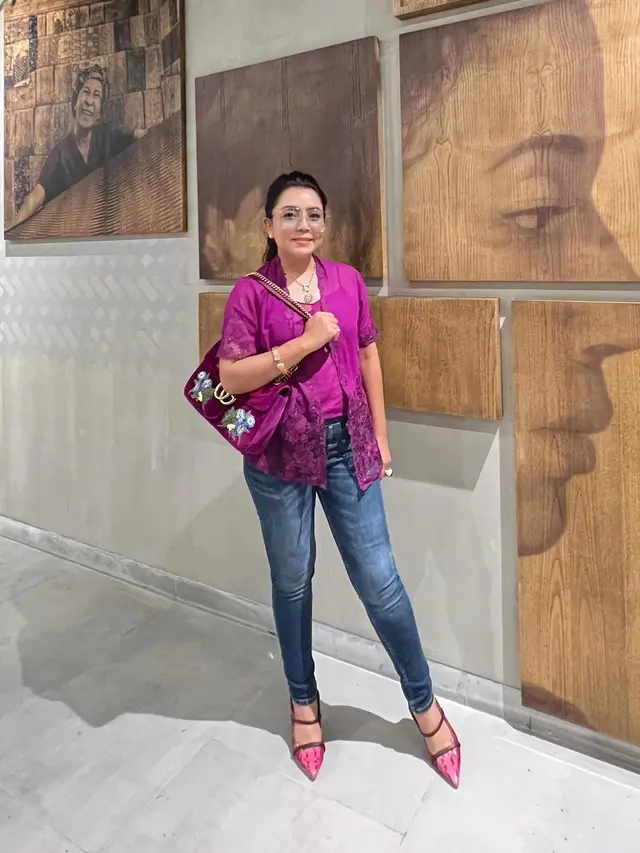 7 Potret Gaya Mayangsari Tampil Stylish dengan Tas Mewahnya, Nuansanya Senada