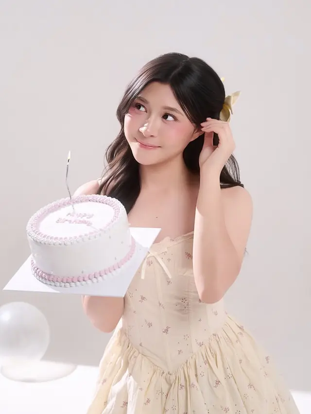 Nasha Anaya Putri Pasha Ungu dan Okie Agustina Rayakan Ulang Tahun ke-17 pakai dress kuning. [@nasha.anayaa]