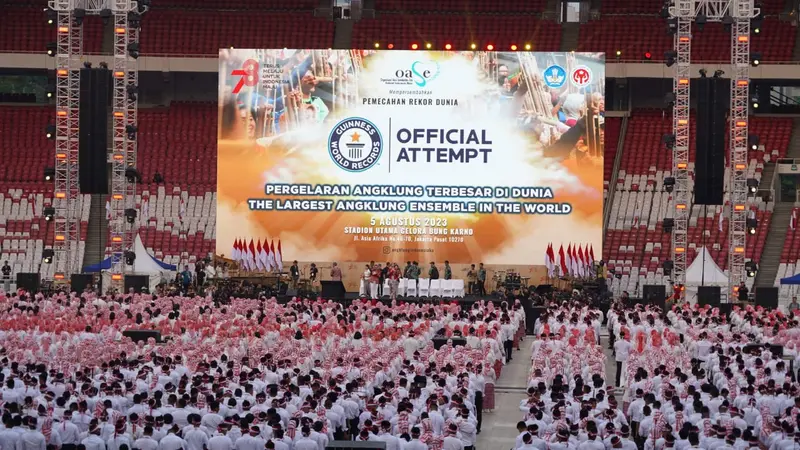 Pecahkan rekor dunia (Guinness World Records), sebanyak 3.000 praja IPDN Kemendagri yang terdiri atas 1.627 orang purna praja angkatan XXX, praja utama angkatan XXXI sebanyak 1.097 orang dan praja muda angkatan XXXIII sebanyak 276 orang turut berpartisipa