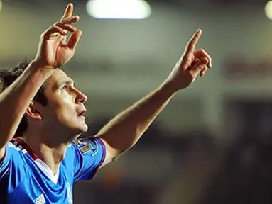 Gaya khas Frank Lampard seusai mencetak gol, kali ini ke gawang Blackpool, dalam lanjutan Liga Premier di Bloomfield Road, 7 Maret 2011. AFP PHOTO/ANDREW YATES