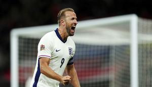Pemain Inggris, Harry Kane merayakan golnya ke gawang Finlandia saat laga UEFA Nations League 2024 di Satdion Wembley, London, Rabu (11/09/2024) WIB. (AP Photo/Frank Augstein)