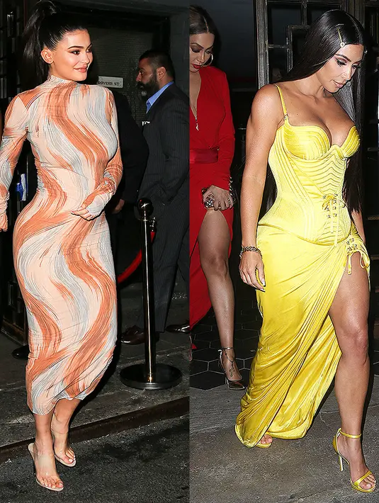 Kylie Jenner pamer tubuhnya dengan dress ketat. Sementara Kim Kardashian dengan gaun seksi berwarna kuning. (HollywoodLife)