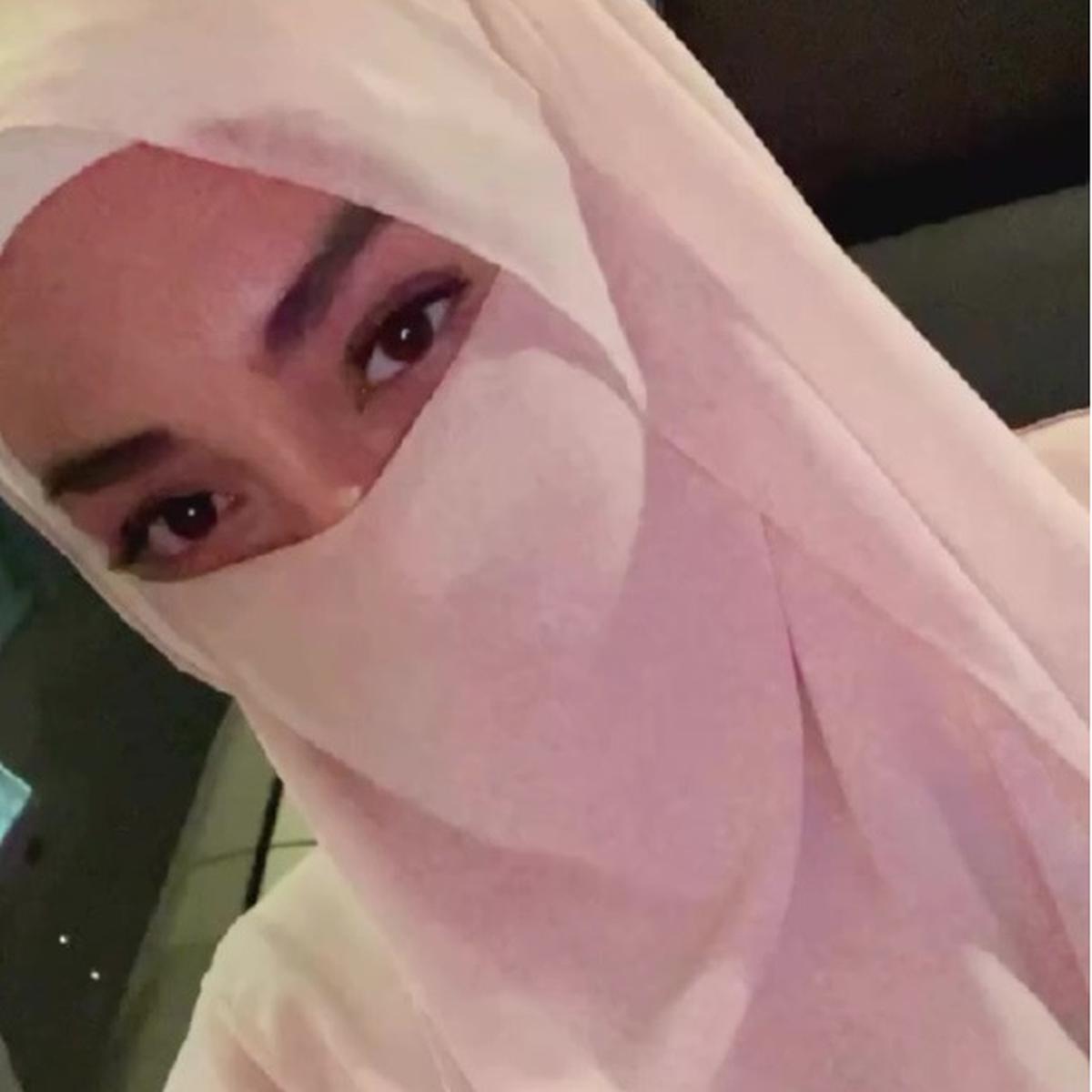 Celine Evangelista Pilih Tampil Bercadar saat Jalani Umrah Usai Mualaf, Dipuji Cantik bak Bidadari Surga