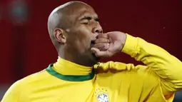 Selebrasi gol bek Brasil Maicon ke gawang Korut di babak penyisihan grup G PD 2010 di Ellis Park, Johannesburg, 15 Juni 2010. Brasil unggul 2-1. AFP PHOTO / FABRICE COFFRINI 