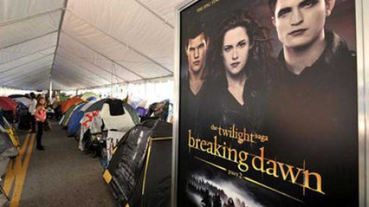 Penggemar Berat Twilight dirikan kemah demi premiere Breaking Dawn Part 2