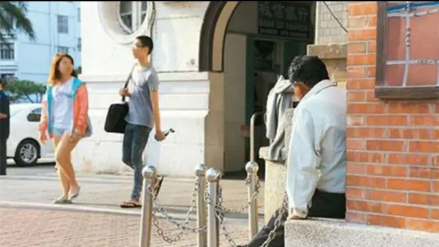 Seorang pria Taiwan bernama Ah Ji yang dengan setia menunggu kedatangan pujaan hatinya di luar Stasiun Tainan selama 20 tahun