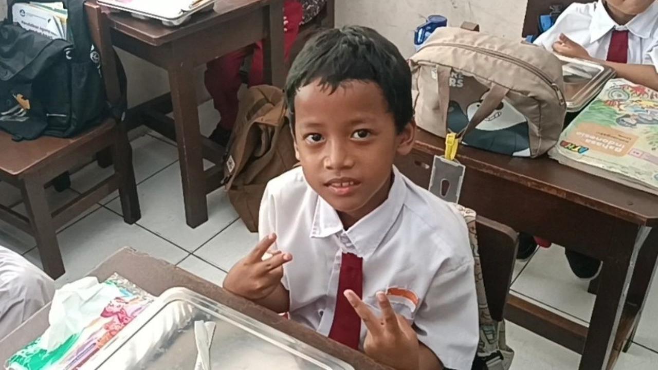 Siswa SDN Ini Pucat dan Hampir Pingsan Kelamaan Nunggu Gibran Bagikan Makan Gizi Gratis