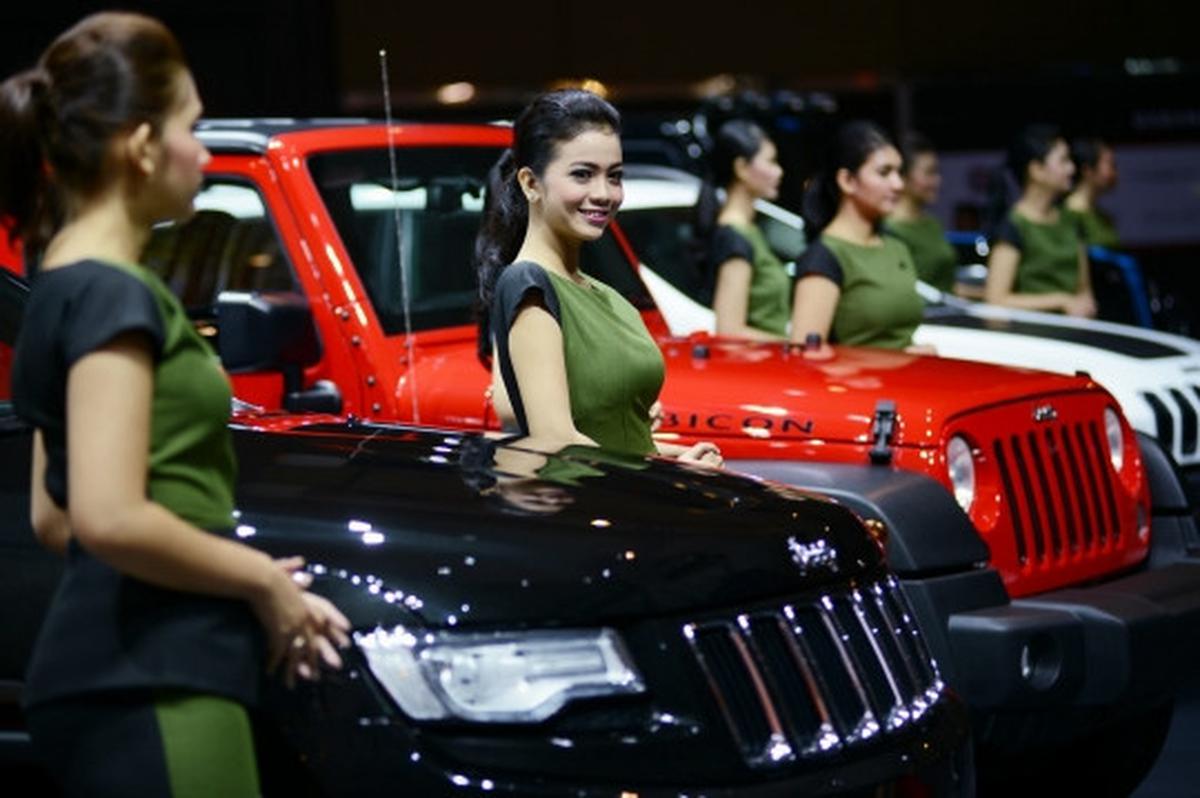 Gadis-gadis cantik hiasi IIMS 2015