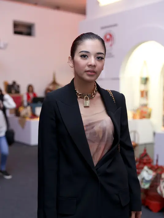 Masalah tubuh yang susah dirampingkan kembali merupakan salah satu hal yang paling ditakuti wanita setelah melahirkan. Namun Oxcel justru membuat banyak orang bertanya-tanya rahasia di balik tubuh indahnya meski telah melahirkan. (Andy Masela/Bintang.com)