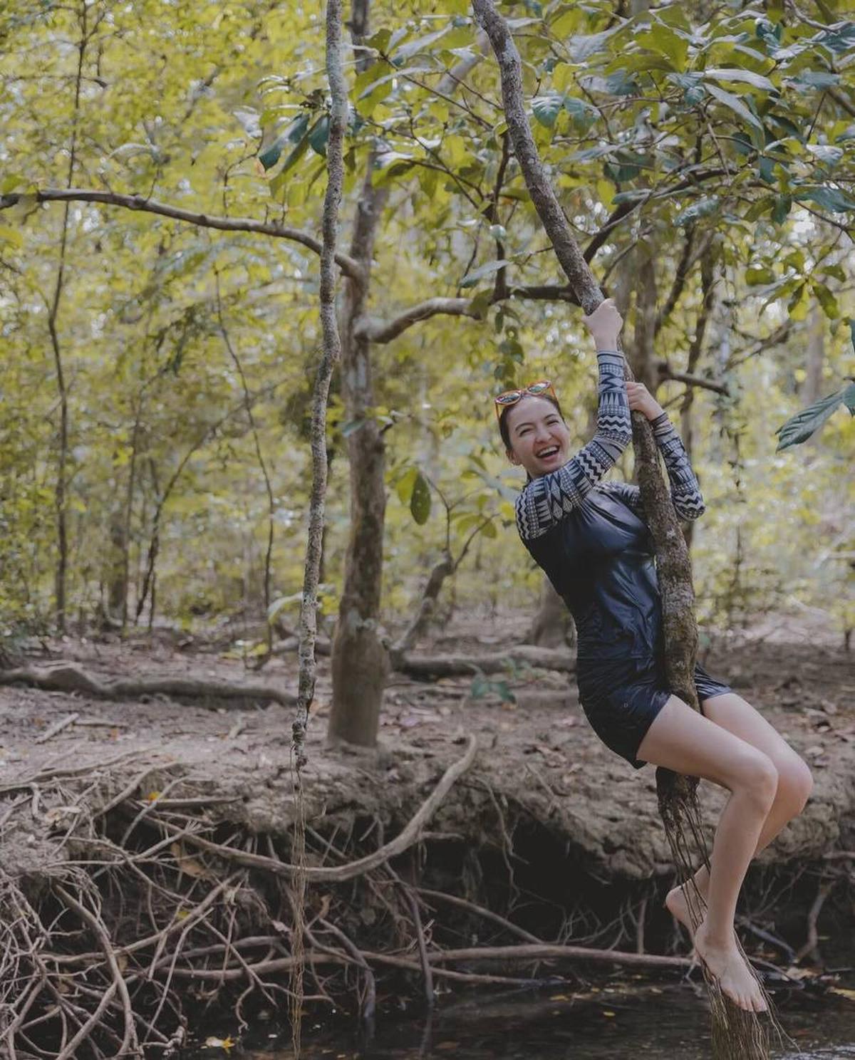 Mengajak Keluarga Liburan di Dalam Hutan Tropis
