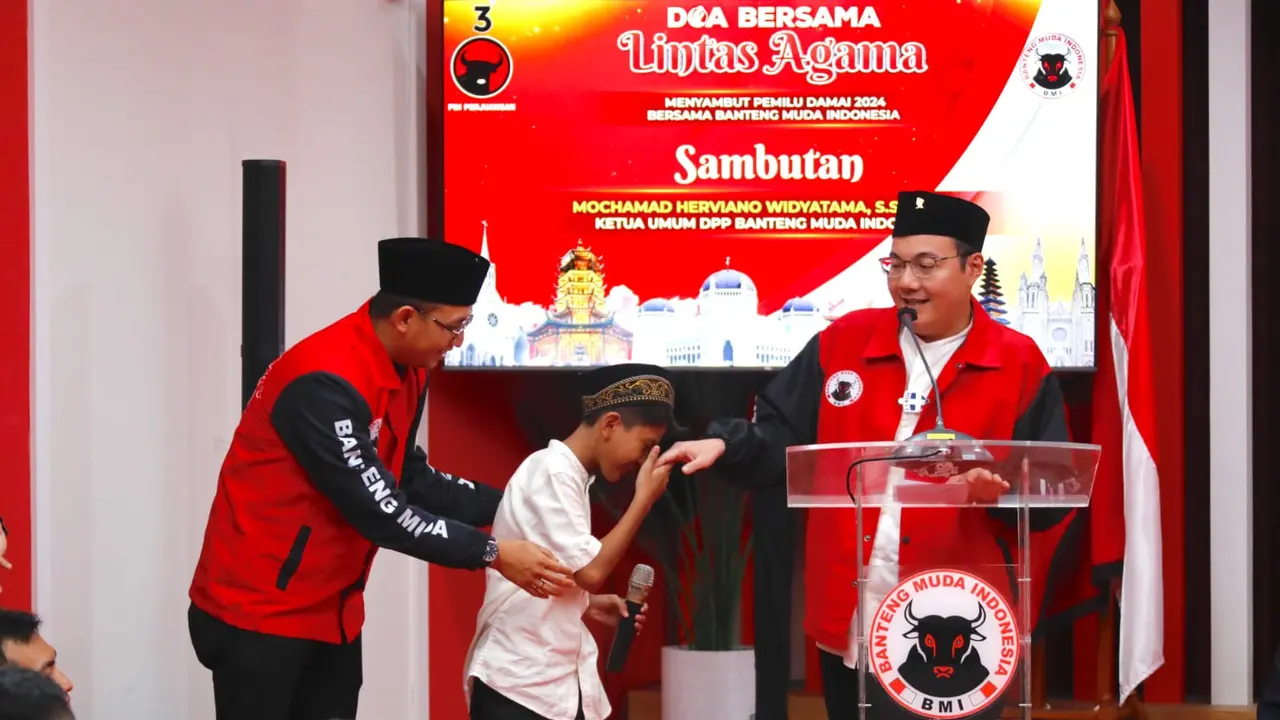 Menyambut kampanye damai pemilihan umum tahun 2024, Dewan Pimpinan Pusat Banteng Muda Indonesia menyelenggarakan Doa Bersama Lintas Agama dan Santunan untuk Anak Yatim, Kelompok Disabilitas serta pelaku UMKM di kantor DPP BMI, Kecamatan Tebet, Jakarta, Se