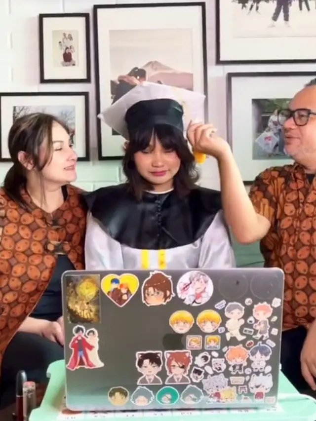 6 Potret Mima Shafa Putri Mona Ratuliu Saat Wisuda, Lulus SMA Bareng Kekasih