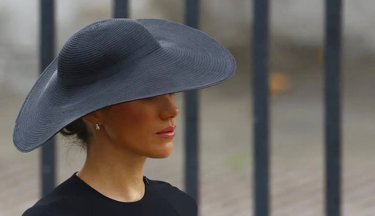 Meghan Markle di pemakaman Ratu Elizabeth II. (Foto: Hannah McKay/Pool Photo via AP)