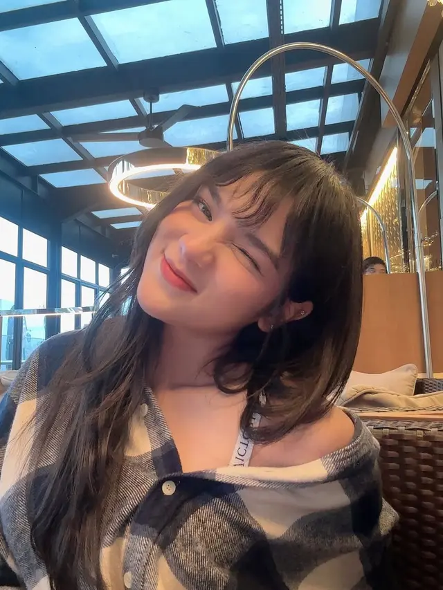 Poni baru Davina Karamoy