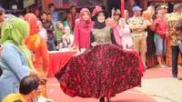 Cara Gemulai Emak-Emak Pasar Segamas Awali Pagi