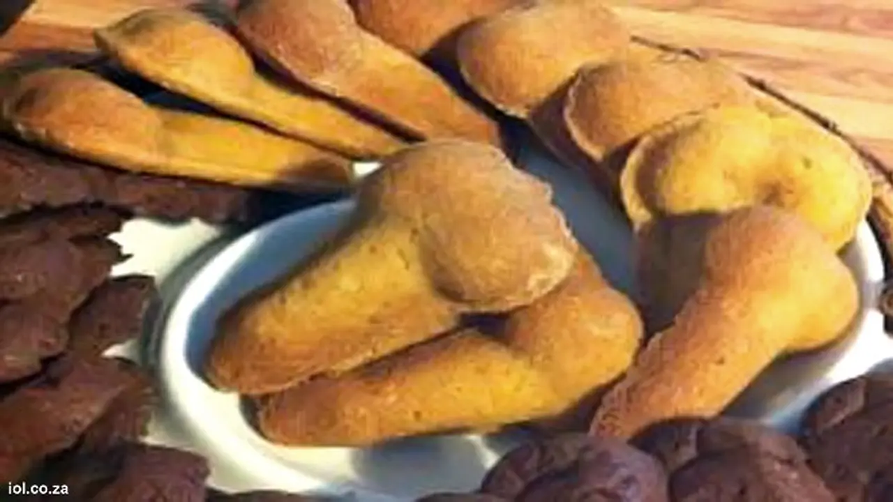 kue-mirip-penis-130927b.jpg