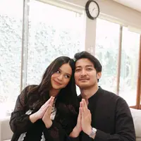 Intip pesona keibuan Hanggini dengan makeup minimalis di hari Lebaran (@luthfiaulia)