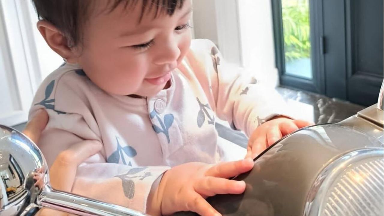Dapat Julukan Si Pulen, Lily Pamer Pose Gemas yang Bikin Netizen Gemas!