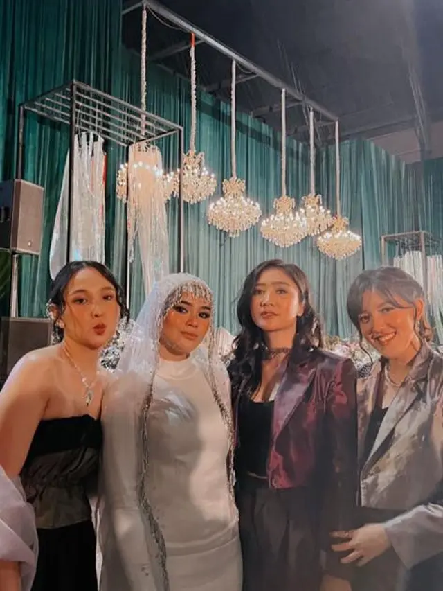 Tiba-tiba Umumkan Nikah, Ini 6 Momen Pernikahan Sivia Azizah Mantan Personel Blink