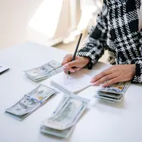 Money scripts adalah pola keyakinan tentang uang yang terbentuk dari pengalaman dan lingkungan, lalu dapat memengaruhi kebiasaan serta keputusan finansial tanpa disadari. (Foto/Dok: Pexels)